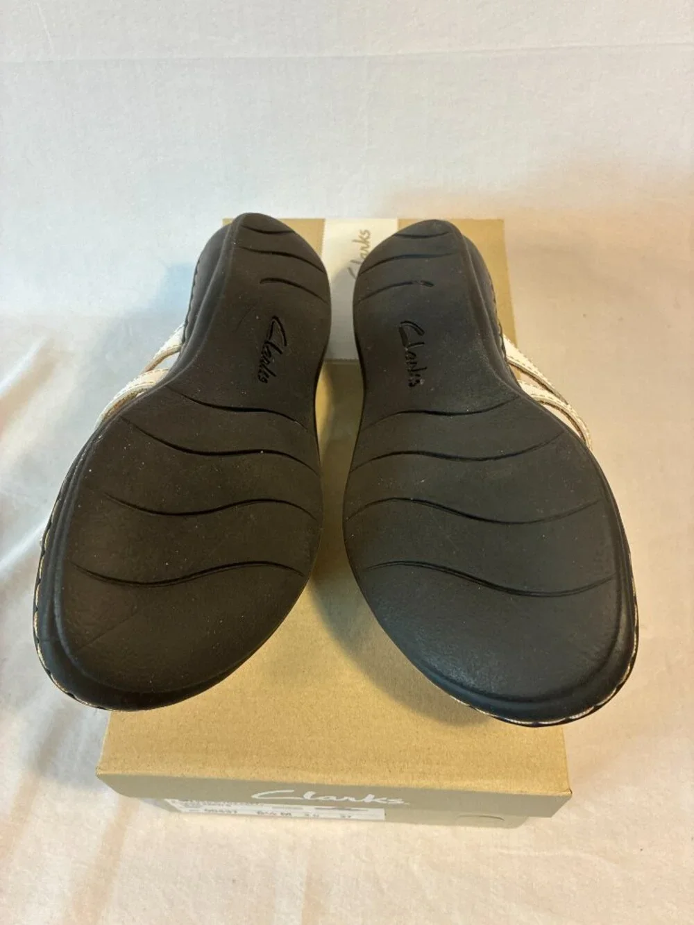 Clarks Leisa Cacti Q WhiteLeather Strap Sandal Sz 6.5M Vacation Beach